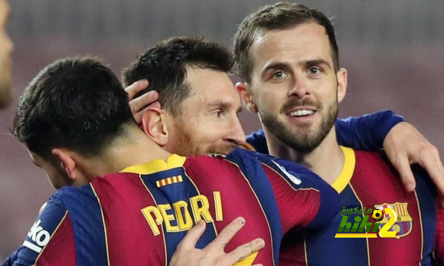 بيدري يحتفل بانتصار برشلونة الكاسح على ألافيس