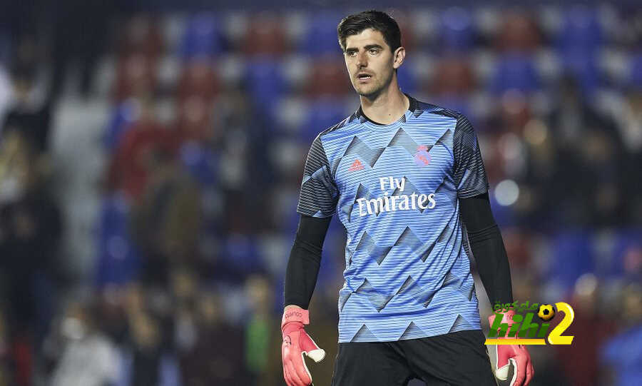 كورتوا عامود خيمة ريال مدريد الحقيقي