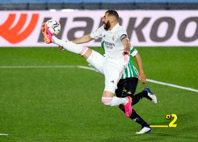 دياز يلوم لاعبي ريال مدريد بعد التعادل مع ريال بيتيس