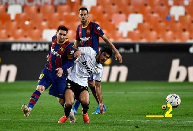 صور: الحكم يحرم برشلونة من ركلتي جزاء أمام فالنسيا