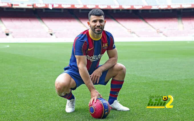 اجويرو يعتمد على ذاته في زيادة راتبه مع برشلونة