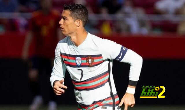 رونالدو يحفز لاعبي البرتغال بعد التعادل مع إسبانيا