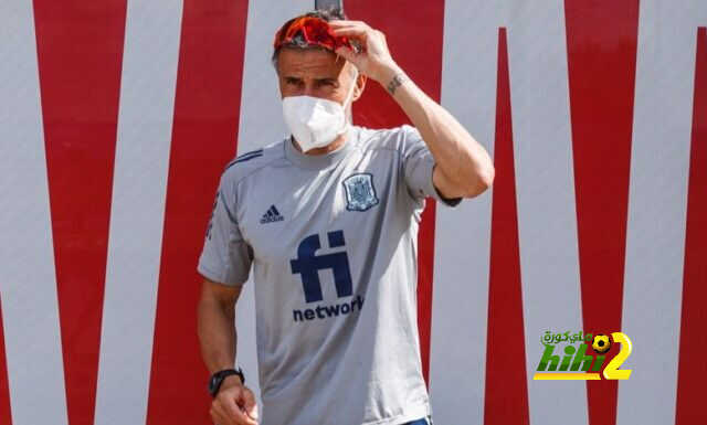 سانز يلوم الحكومة الإسبانية لاحتمالية انتشار كورونا في المنتخب