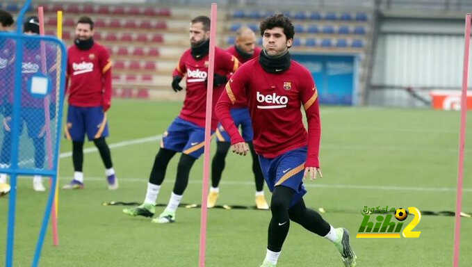 ألينا يكشف عن موقفه من الاستمرار في برشلونة