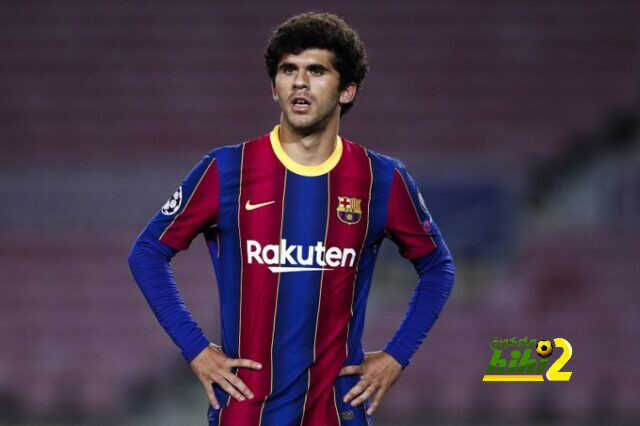 غرناطة يستهدف ضم لاعب وسط برشلونة