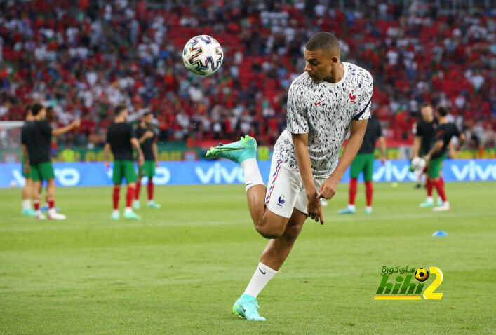 شاهد أشكال اللاعبين الحاليين لو كانت بطولة اليورو في السبعينات
