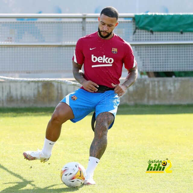صور.. ديباي يخوض مرانه الأول مع برشلونة
