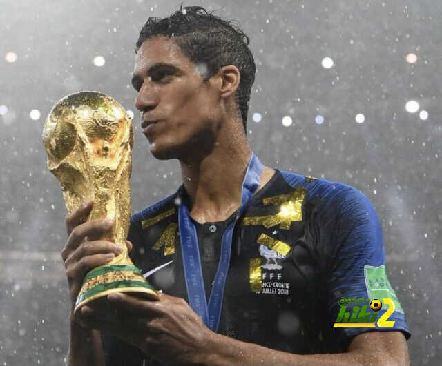 معركة خاصة بين ريال مدريد ومانشستر يونايتد على فاران