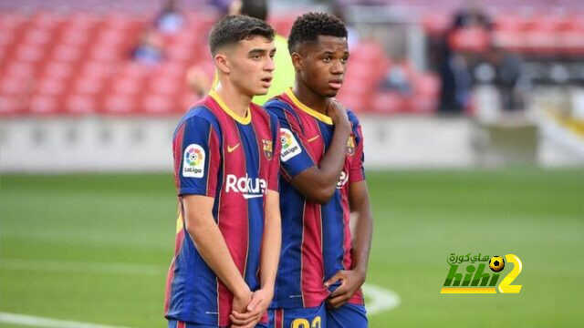 برشلونة يعمل على تجديد عقد ثنائي الفريق