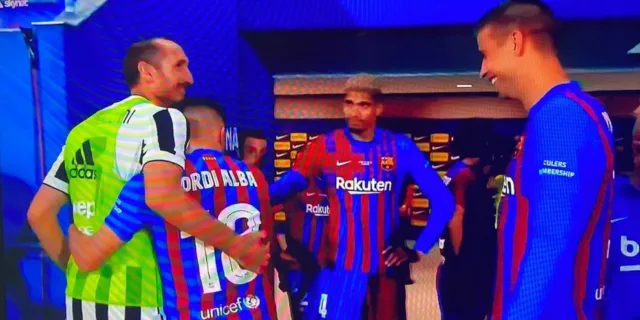 عناق كيلليني وألبا يخطف أنظار المشجعين في كأس غامبر