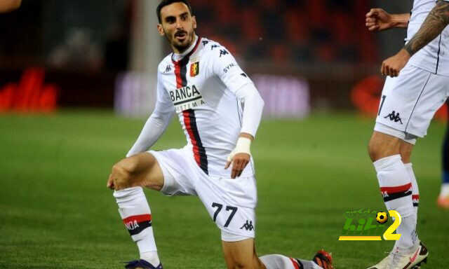 ثنائي الكالتشيو يتنافسان على ارتداء ظهير البلوز قميص أحدهما!