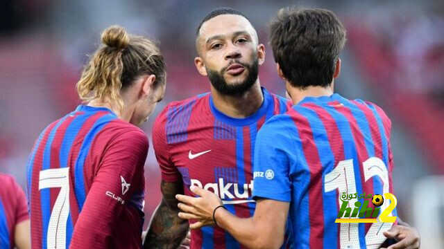 رسميًا : برشلونة يُسجل ديباي وجارسيا بسبب بيكيه