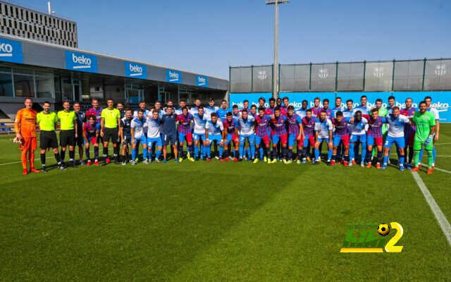 تعليمات خاصة من كومان للاعب برشلونة خلال مباراة البرات