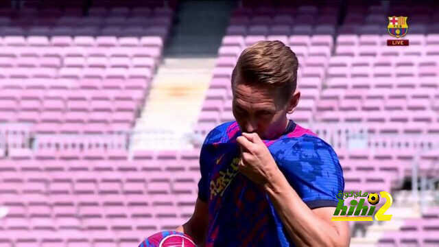 برشلونة يقدم لوك دي يونج للجمهور