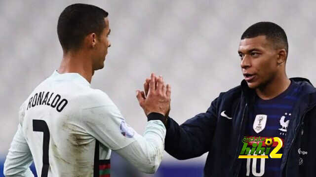 رونالدو يثني علي خليفته في الملاعب