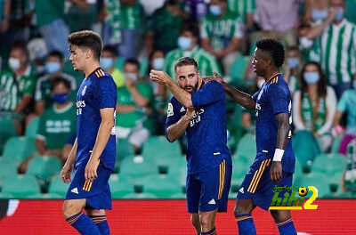 فيديو: شاهد لحظة دخول نجوم ريال مدريد أرضية سانتياغو برنابيو