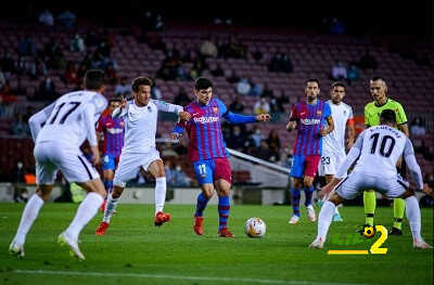 إنريكي يرفض لوم كومان على تراجع نتائج برشلونة