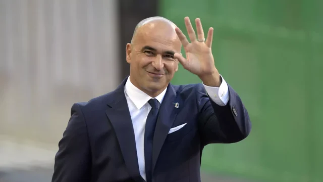 روبرتو مارتينيز يُعلق على ارتباط اسمه بالبارسا في الآونة الأخيرة!