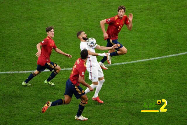 لهذا السبب بنزيما أفضل لاعب في العالم 2021