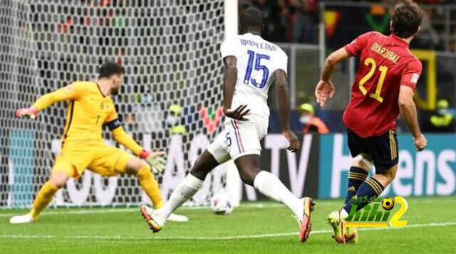 موراليس يعترض على هدف فرنسا الثاني