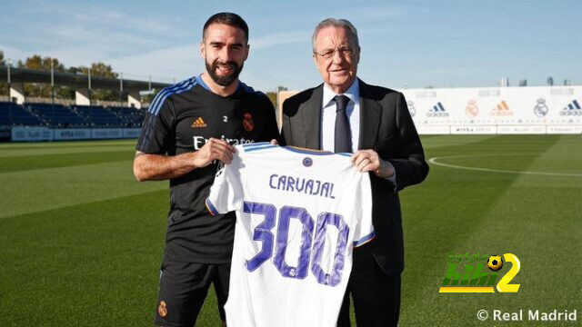 بيريز يُكرم كارفاخال بعد وصوله للمباراة الـ 300
