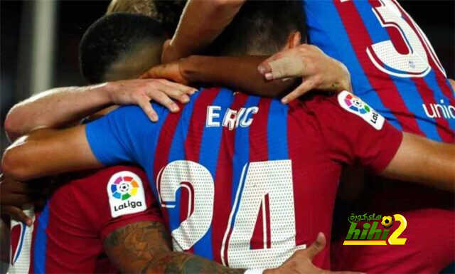 برشلونة يسعى لتجديد عقد نجمي الفريق