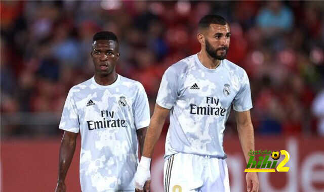 فينيسيوس جونيور يدعم بنزيما في حفل الكرة الذهبية