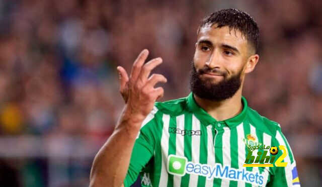 سانز ينتقد نبيل فقير بعد طرده أمام باير ليفركوزن