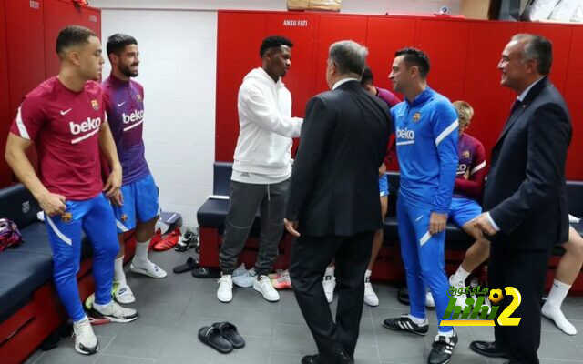 تفاؤل في أول لقاء بين تشافي ولاعبي برشلونة
