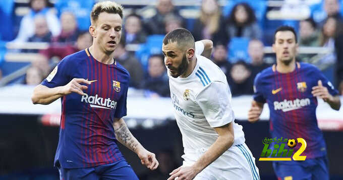 نجم برشلونة السابق: بنزيما يستحق الفوز بالكرة الذهبية