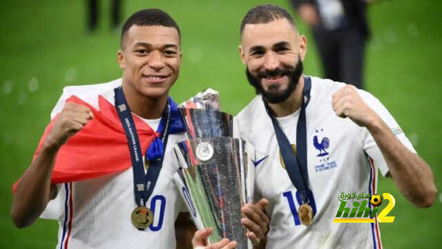 مبابي ينهال بالمديح على بنزيما