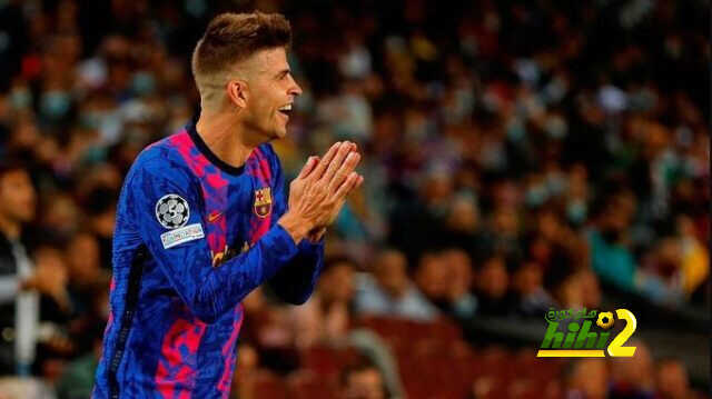 هل يمكن أن يسبب بيكيه مشاكل لتشافي في برشلونة؟