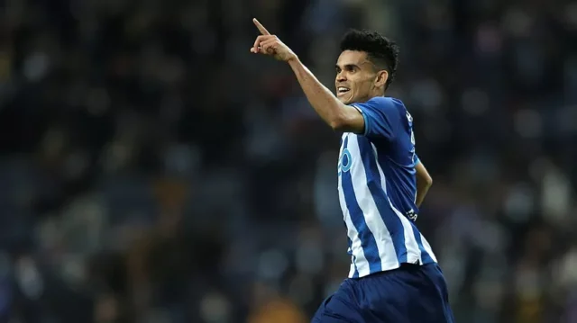 كلوب يرغب في استدراج دياز بعيدًا عن بورتو، لتعويض غياب ماني وصلاح المُرتقب!