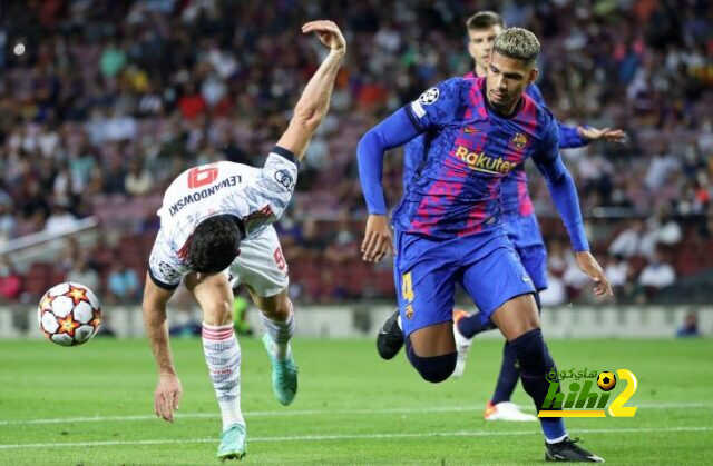 أغيري يشيد بنجم برشلونة رغم تقدمه في العمر