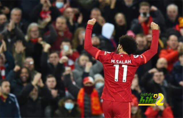 نجم ليفربول يتغنى بمحمد صلاح بعد مستواه الرائع