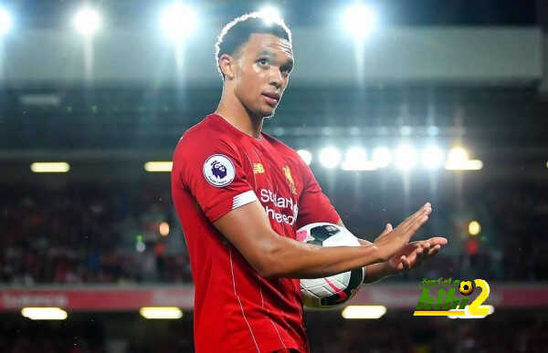 أكثر مدافعي الدوري الإنجليزي صناعة للأهداف على مر التاريخ