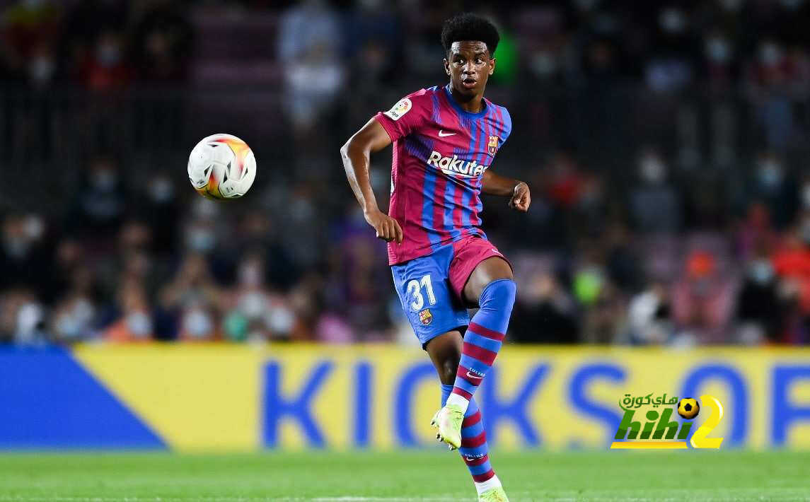 برشلونة يعلن إصابة ظهيره الشاب في الكاحل