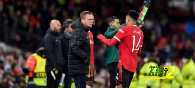 كيف يتعامل مانشستر يونايتد مع هجوم لاعبيه عبر التواصل الاجتماعي ؟