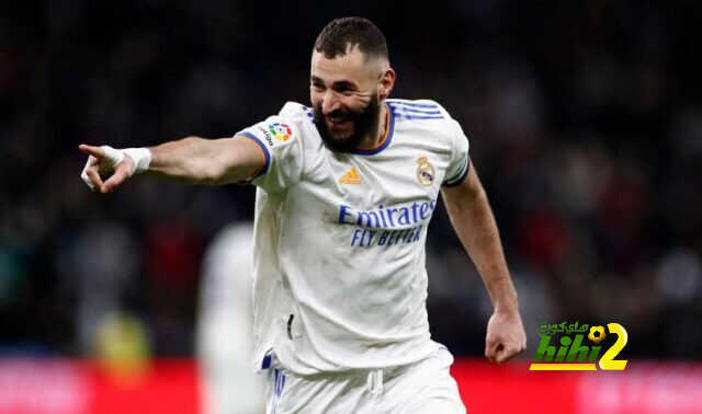 روميرو يحذر ريال مدريد من زيادة العبء على بنزيما
