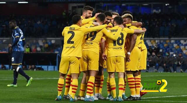 روميرو يتغنى بمستوى ثنائي برشلونة بعد لقاء نابولي