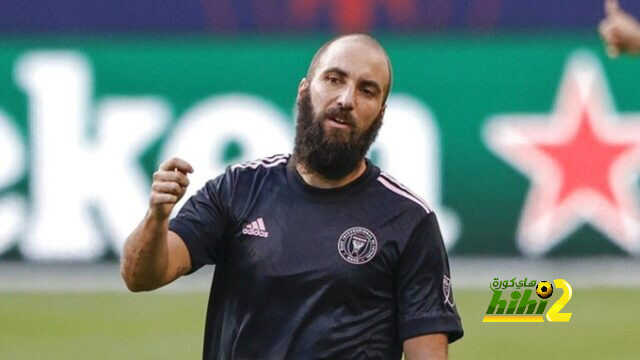 هيجواين يختار خليفة ميسي ورنالدو