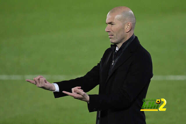 زيدان على رأس مشجعي ريال مدريد ضد باريس