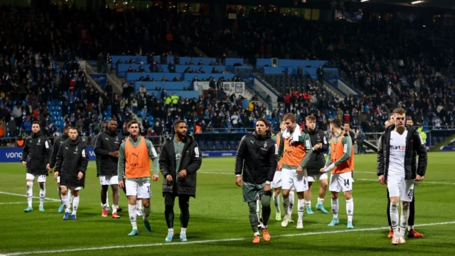 إلغاء مباراة بوخوم وجلادباخ في البوندسليجا بعد ضرب الحكم المساعد!