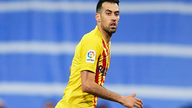 تشافي يطلب تمديد عقد قائد الفريق