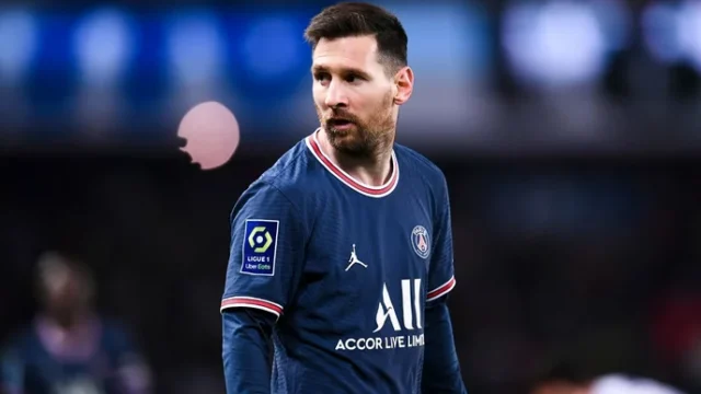 رونالدينهو ” لم أتخيل يوما بأنني سأشاهد ميسي بقميص آخر غير قميص برشلونة “