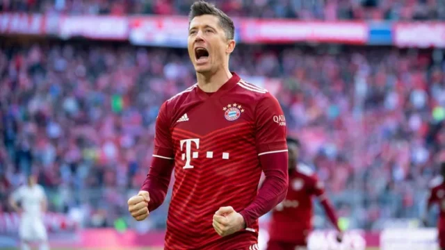ليفاندوفسكي بين نارين برشلونة أم باريس سان جيرمان ؟