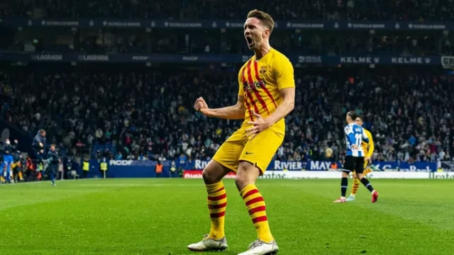 مستقبل لوك دي يونغ مع برشلونة