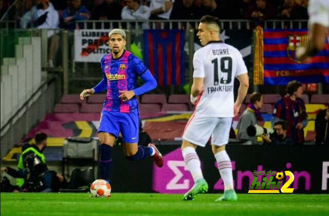 برشلونة مضحوك عليه .. 16 لاعب في تشكيلة فرانكفورت!