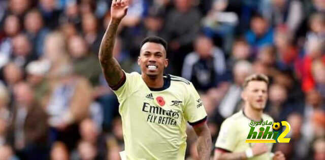 لاعب أرسنال يرد بقوة على أنباء إقترابه من برشلونة