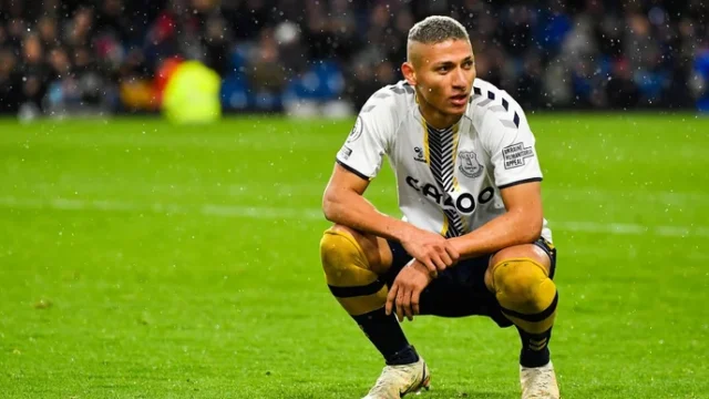 مانشستر يونايتد ينافس ريال مدريد على صفقة كبيرة